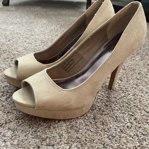 Peep Toe pumps